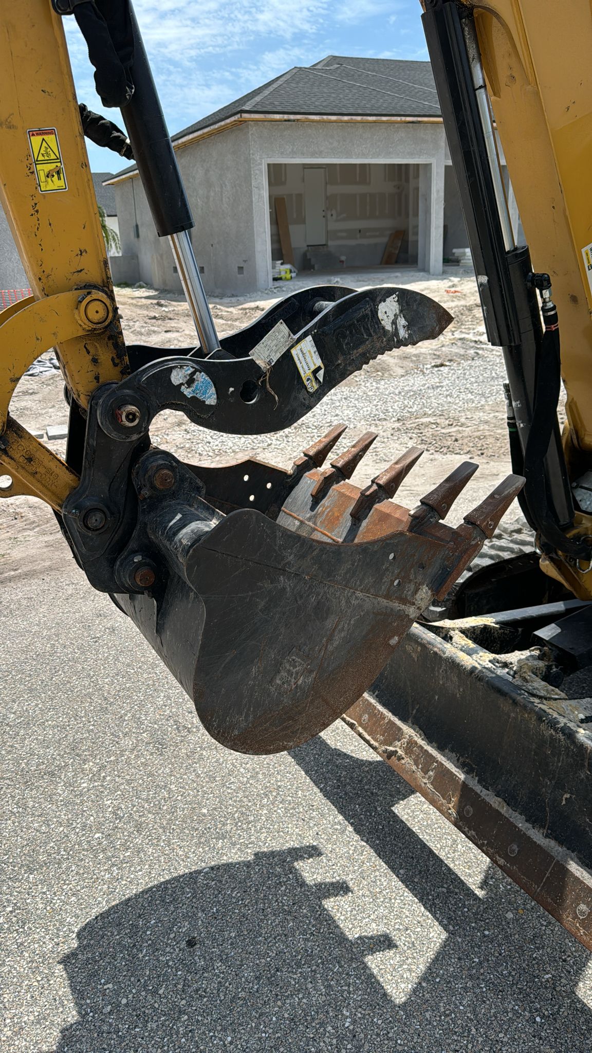 CAT 303 (1)